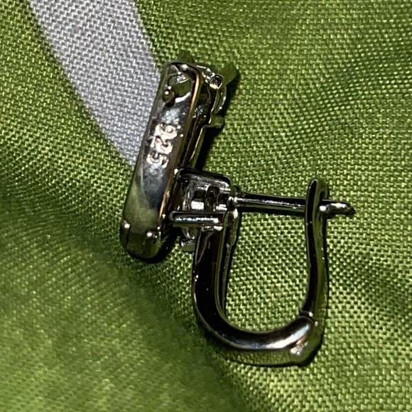 U shaped diamond earrings stud mini style - Picture 4 of 4